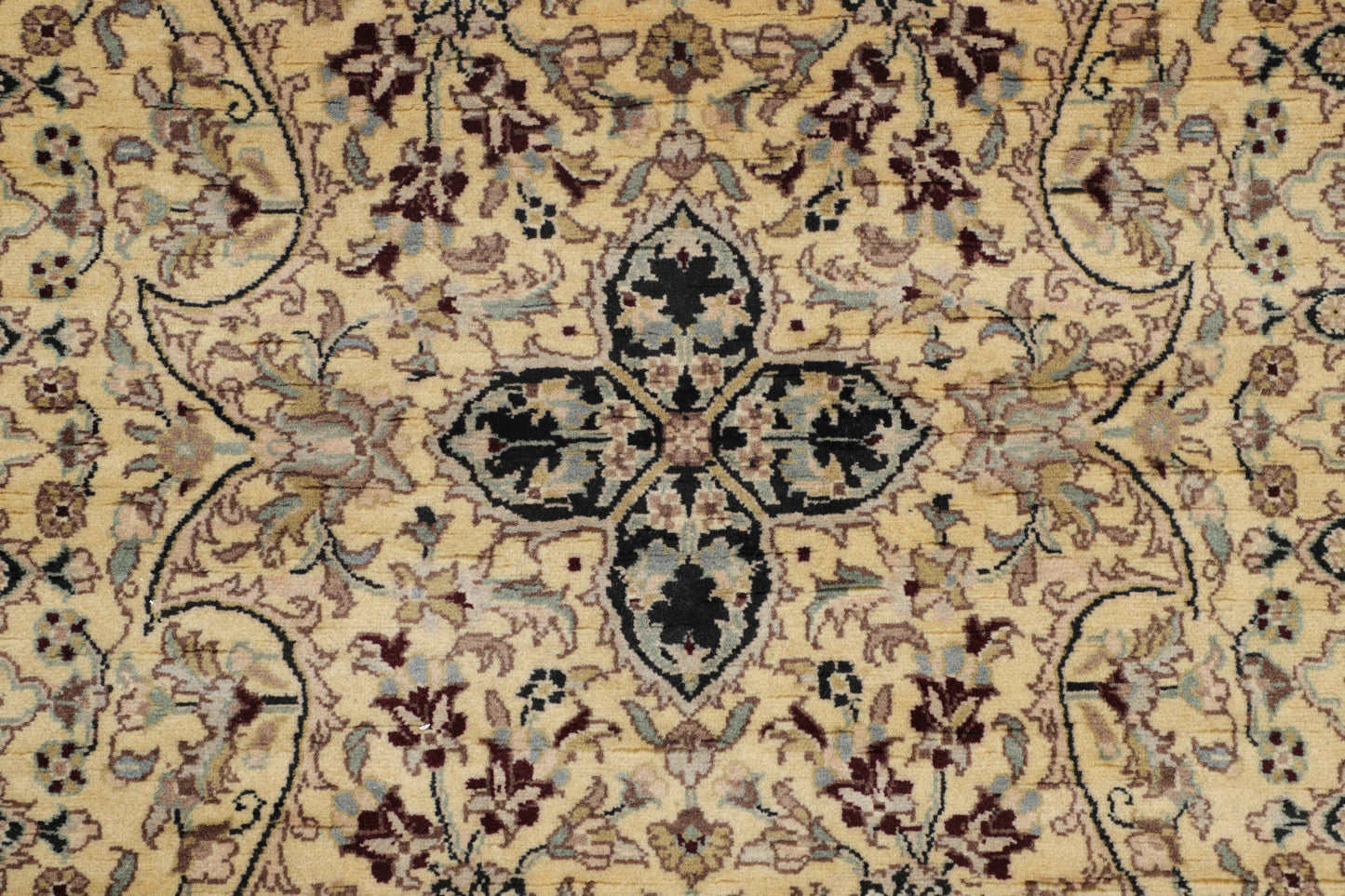 TRADITIONAL RUGS ( 4 X 6 FT ) -D42798